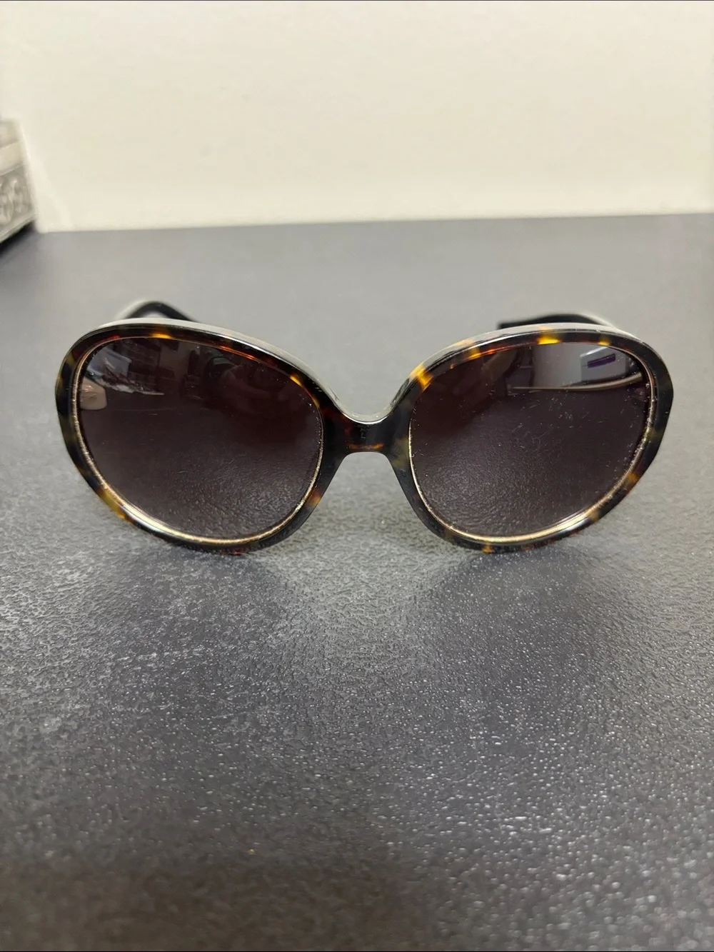 Oscar de la Renta Tortoiseshell Round Sunglasses with Brown Gradient Lenses